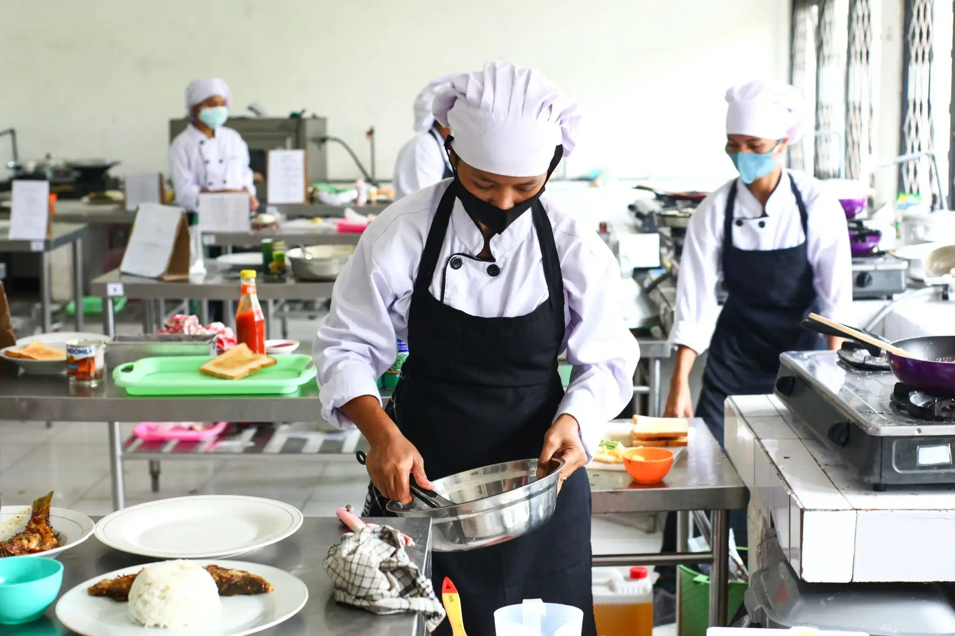 餐饮运营诊断中人效与坪效失衡的常见症结及优化路径封面图